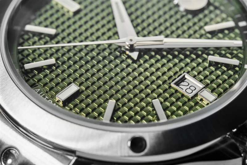 綠面+格紋+運動，萬元預算的瑞士腕表又一爆款-復刻表