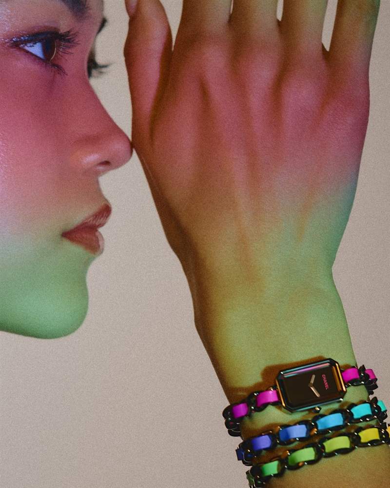 Chanel限量Electro膠囊系列「集合J12、Première等4大香奈兒腕表」披上電音彩虹光譜-復刻表