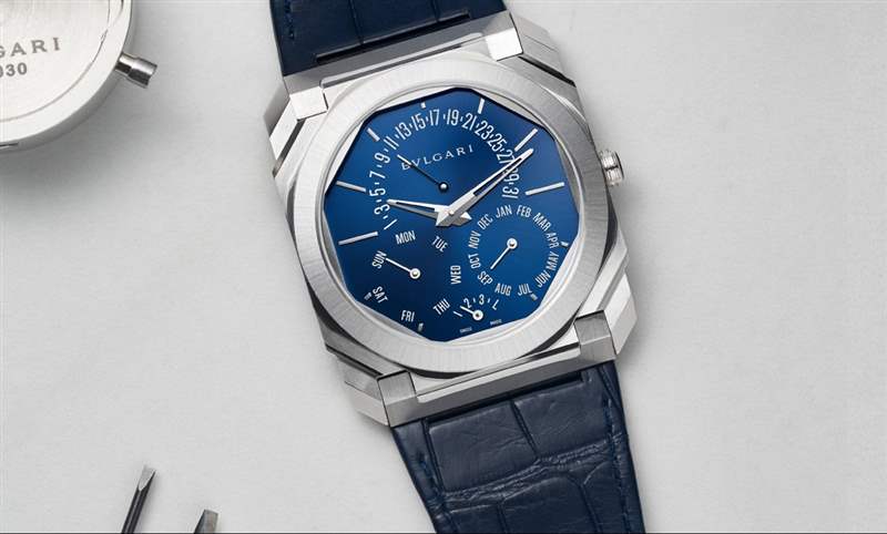 史上最薄萬年歷！鉑金、藍(lán)面，優(yōu)雅面世｜BVLGARI Octo Finissimo 超薄萬年歷腕表-復(fù)刻表