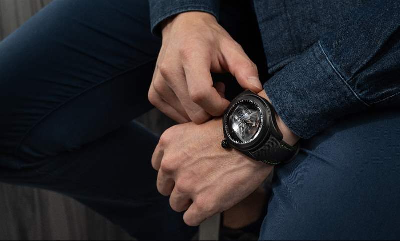 大膽狂放!泡泡里的幽冥綠光|Corum Bubble X Ray自動腕表-復刻表