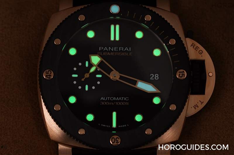 紅金＋碳纖維同步現(xiàn)身｜沛納海Submersible Goldtech? Orocarbo 44mm-PAM01070-復(fù)刻表