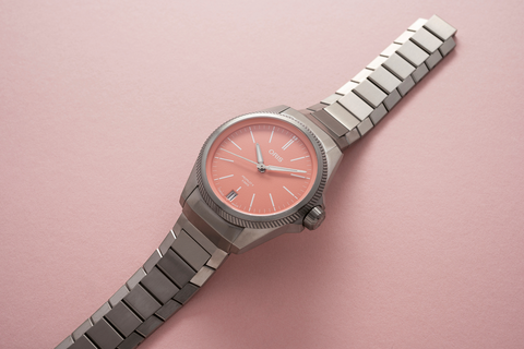 多色彩可選，好搭配又俐落的當代都會飛行表！-復刻表