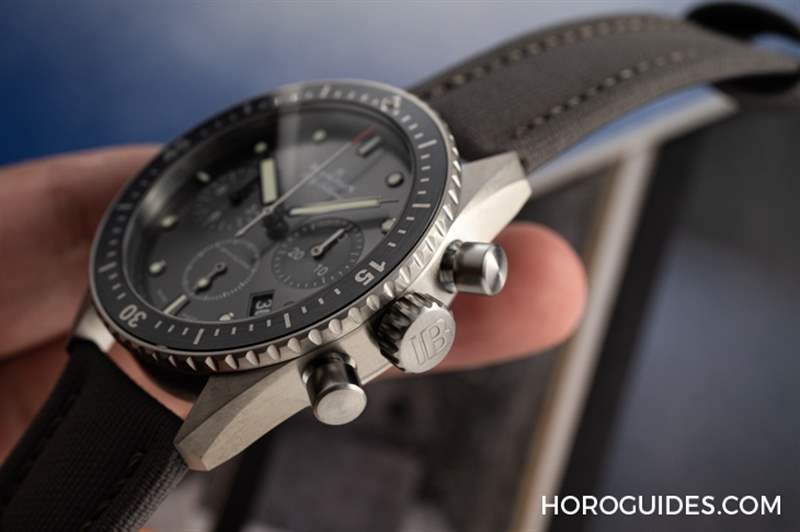 18K紅金藍面、23級鈦灰面，Blancpain五十噚深潛器飛返計時碼表兩款延伸新作-復刻表