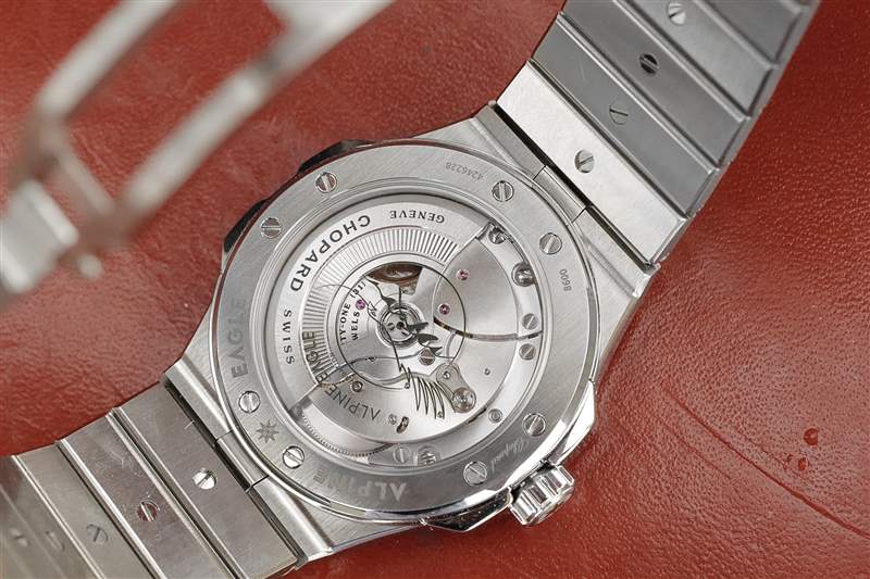 正在推出蕭邦宣布一只新的綠色高山鷹-復(fù)刻表