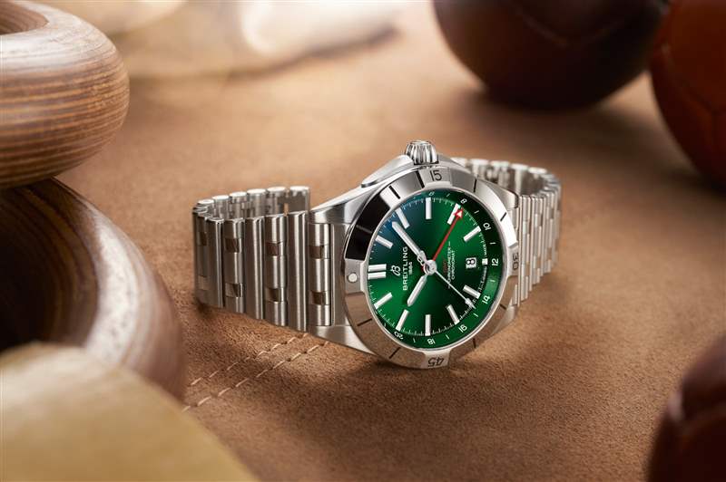 Breitling航空經(jīng)典Navitimer70周年聯(lián)乘國泰GMT腕表限量200枚-復刻表