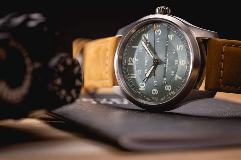 推出全新漢密爾頓卡其野戰系列鈦金屬自動腕表，演繹經典設計-復刻表
