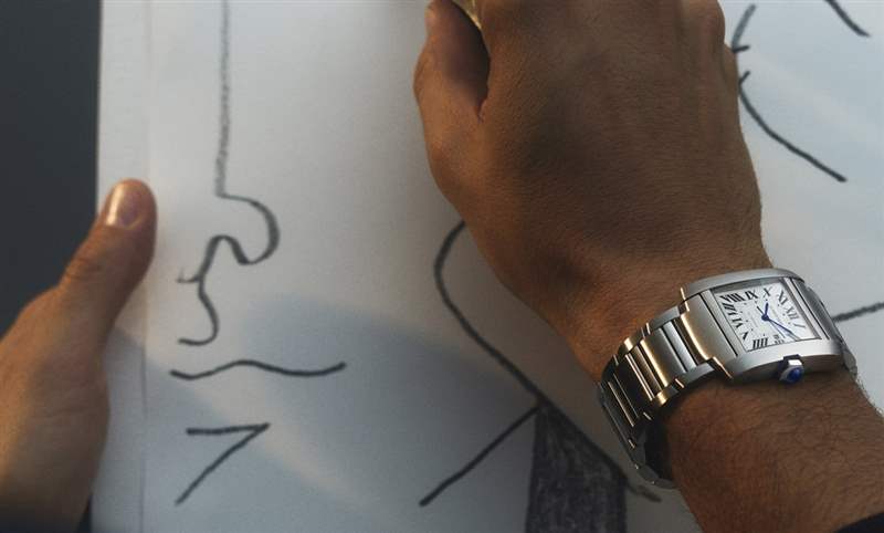 法國(guó)坦克回來(lái)了!Cartier Tank家族唯一鏈帶表款Tank Fran?aise改版回歸-復(fù)刻表