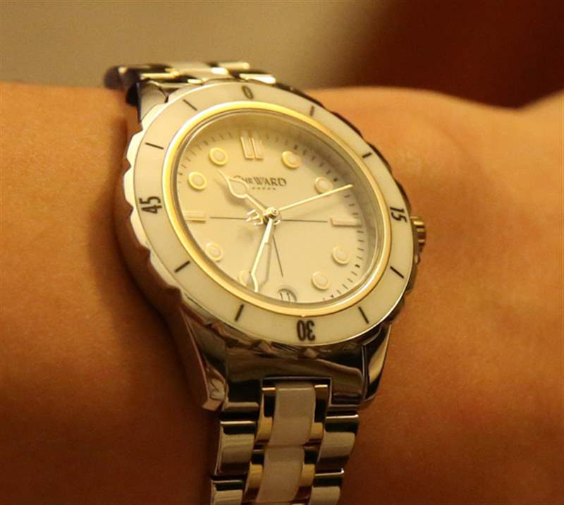 克里斯托弗沃德W60珊瑚女士手表評論-復刻表