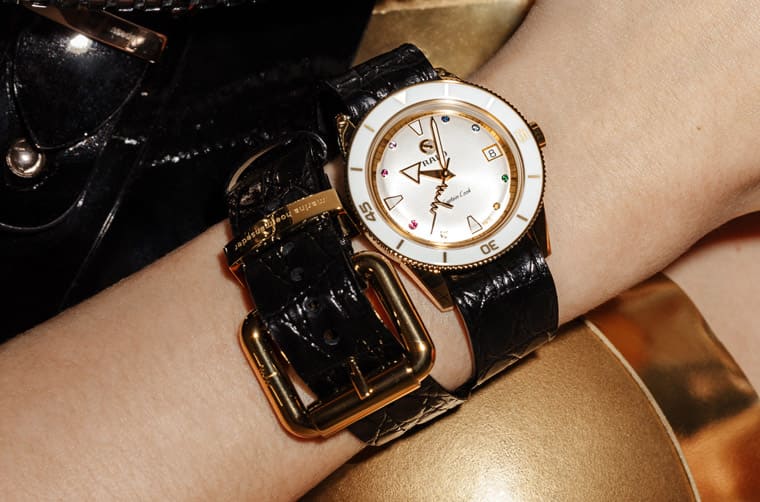 雷達(dá)表與好萊塢設(shè)計(jì)師聯(lián)手打造庫(kù)克船長(zhǎng)心跳聯(lián)名表-復(fù)刻表