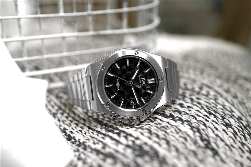 推出全新萬國工程師自動腕表40-復刻表