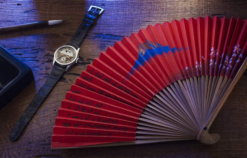 由溥儀親自題詞的紙扇(圖片來源:富藝斯) 極罕百達翡麗天價成交創(chuàng)紀錄末代皇帝溥儀珍藏世上僅8枚-復刻表