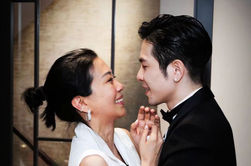 蕭敬騰向經(jīng)紀(jì)人Summer求婚成功PP夯表、破億鉆戒真情露出-復(fù)刻表