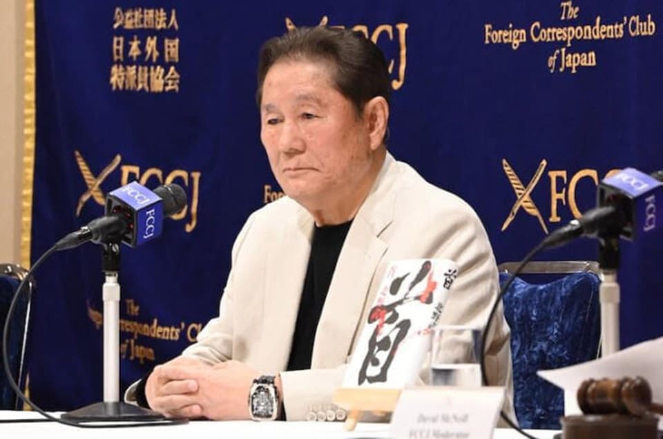 金馬獎(jiǎng)?lì)C獎(jiǎng)嘉賓名導(dǎo)北野武宣傳新片《首》 手上千萬(wàn)大表超吸睛-復(fù)刻表