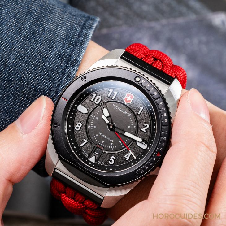 配備編織傘繩帶 最潮限量款也是超級工具表-復(fù)刻表