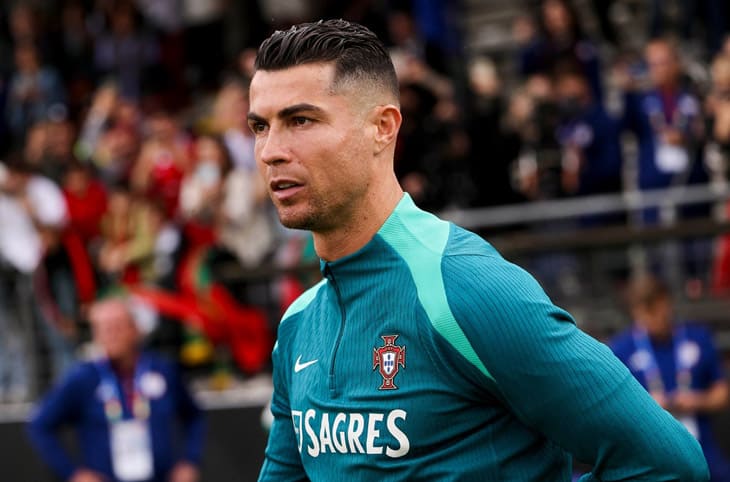 擁有無數名表的C羅 竟連平價大眾石英表也收藏！-復刻表