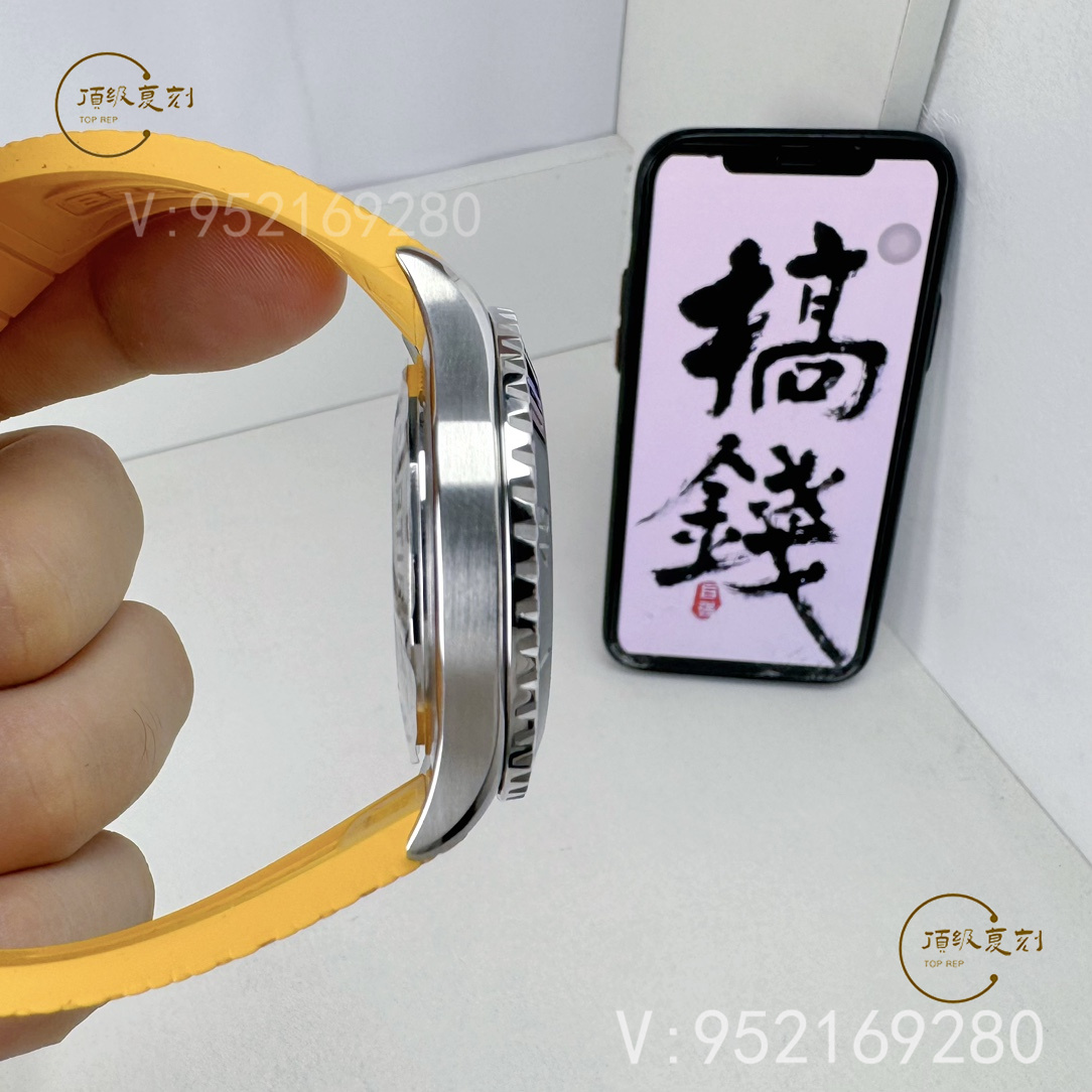 BLS廠百年靈超級(jí)海洋彩虹盤A17375211:2824機(jī)芯搭載的精致復(fù)刻-復(fù)刻表