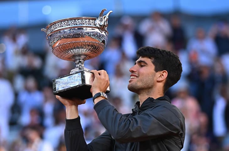 2024法網(wǎng)男單冠軍「小蠻牛」Alcaraz領(lǐng)獎不忘戴著勞力士愛表-復刻表