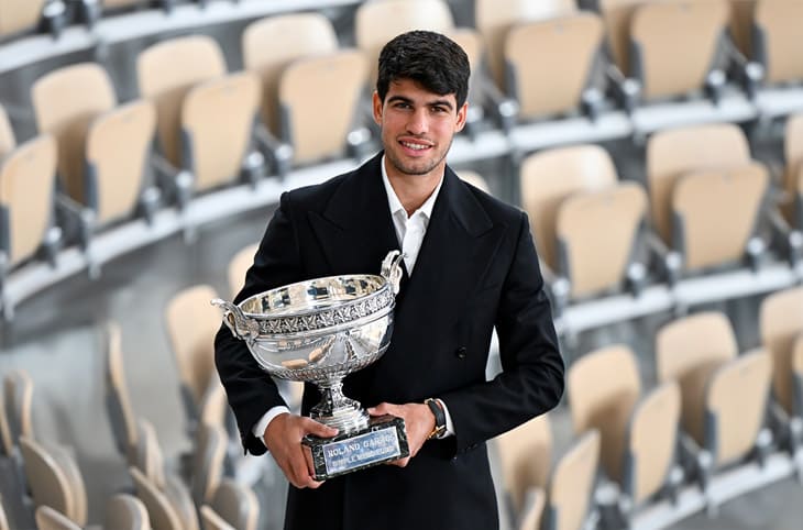 2024法網(wǎng)男單冠軍「小蠻牛」Alcaraz領(lǐng)獎不忘戴著勞力士愛表-復刻表